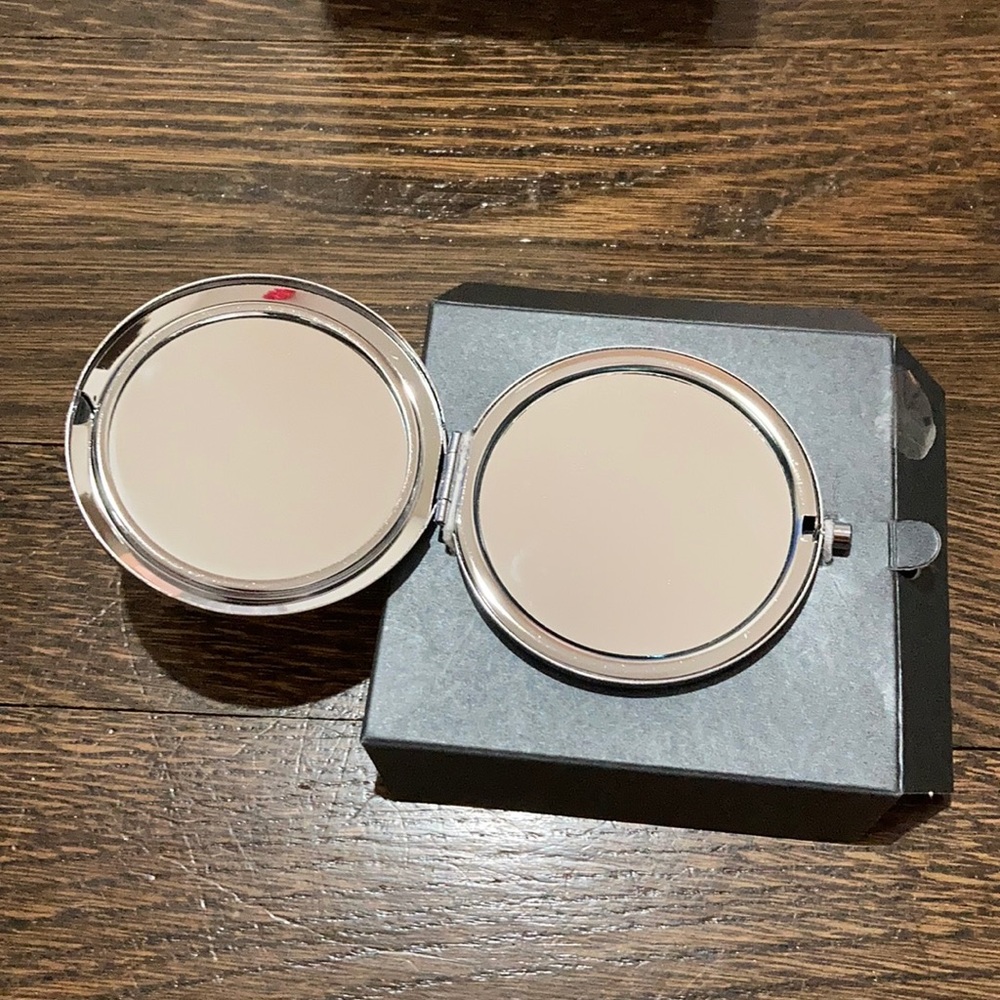 Compact Mirror - Picture 2 of 3